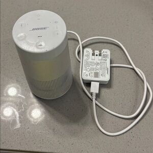 Bose White Portable Speaker with Charger